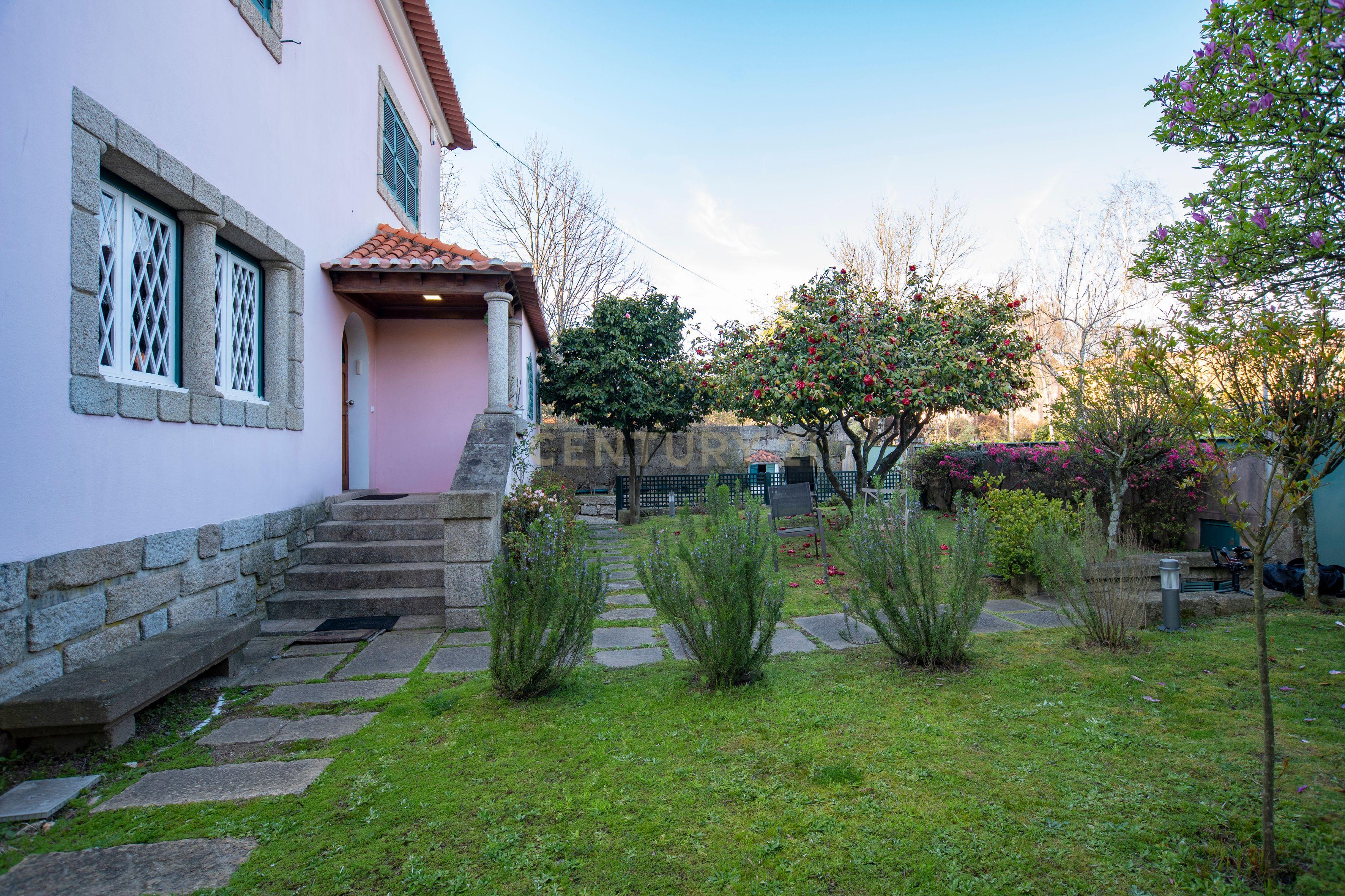Residência Histórica de Prestígio no Bairro Hollywood — Porto - Image 36
