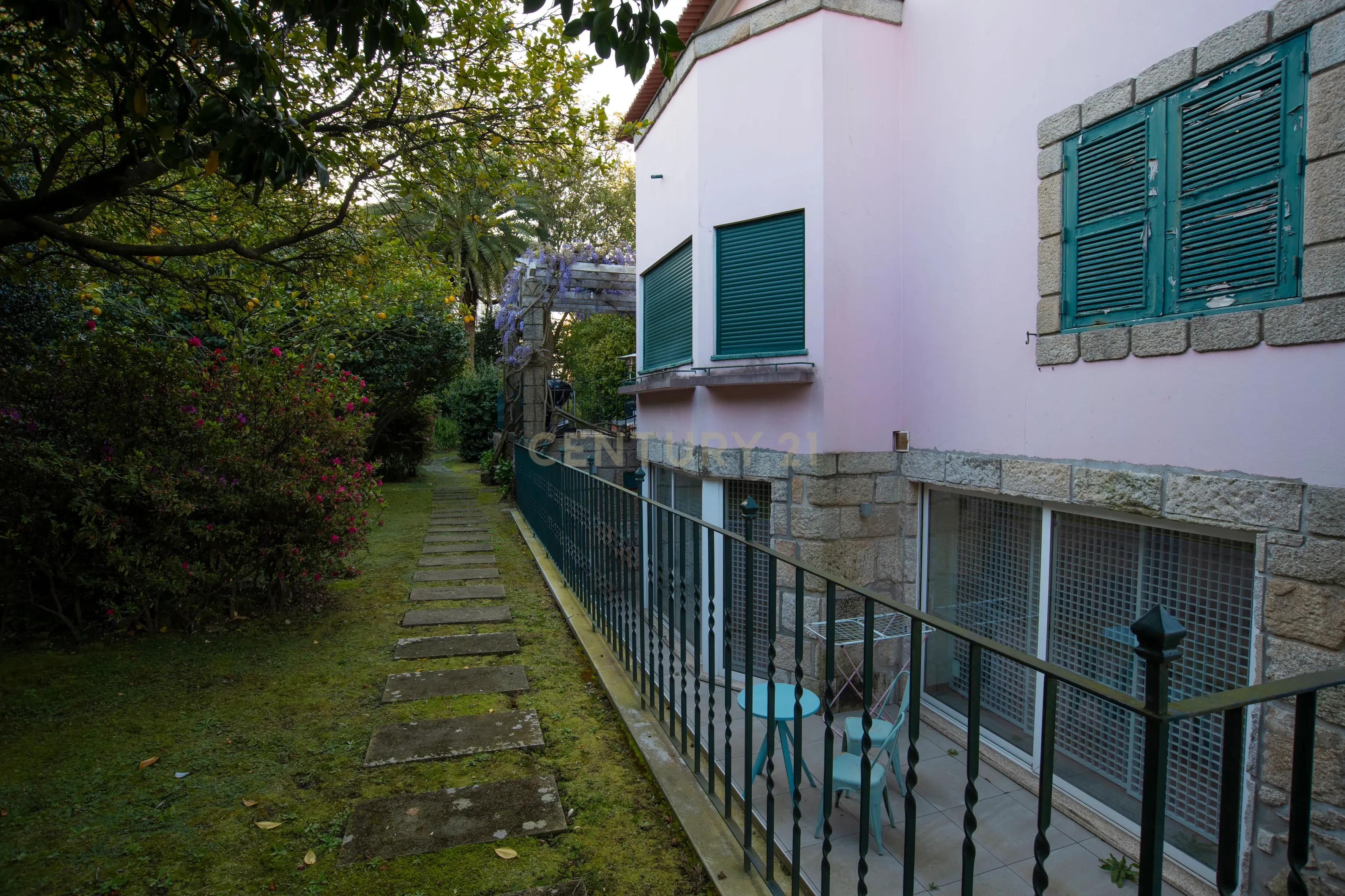 Residência Histórica de Prestígio no Bairro Hollywood — Porto - Image 40