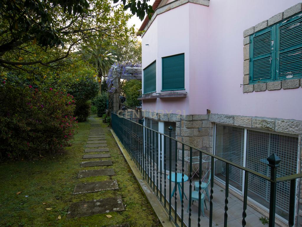 Residência Histórica de Prestígio no Bairro Hollywood — Porto - Image 40