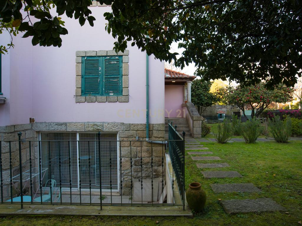 Residência Histórica de Prestígio no Bairro Hollywood — Porto - Image 39