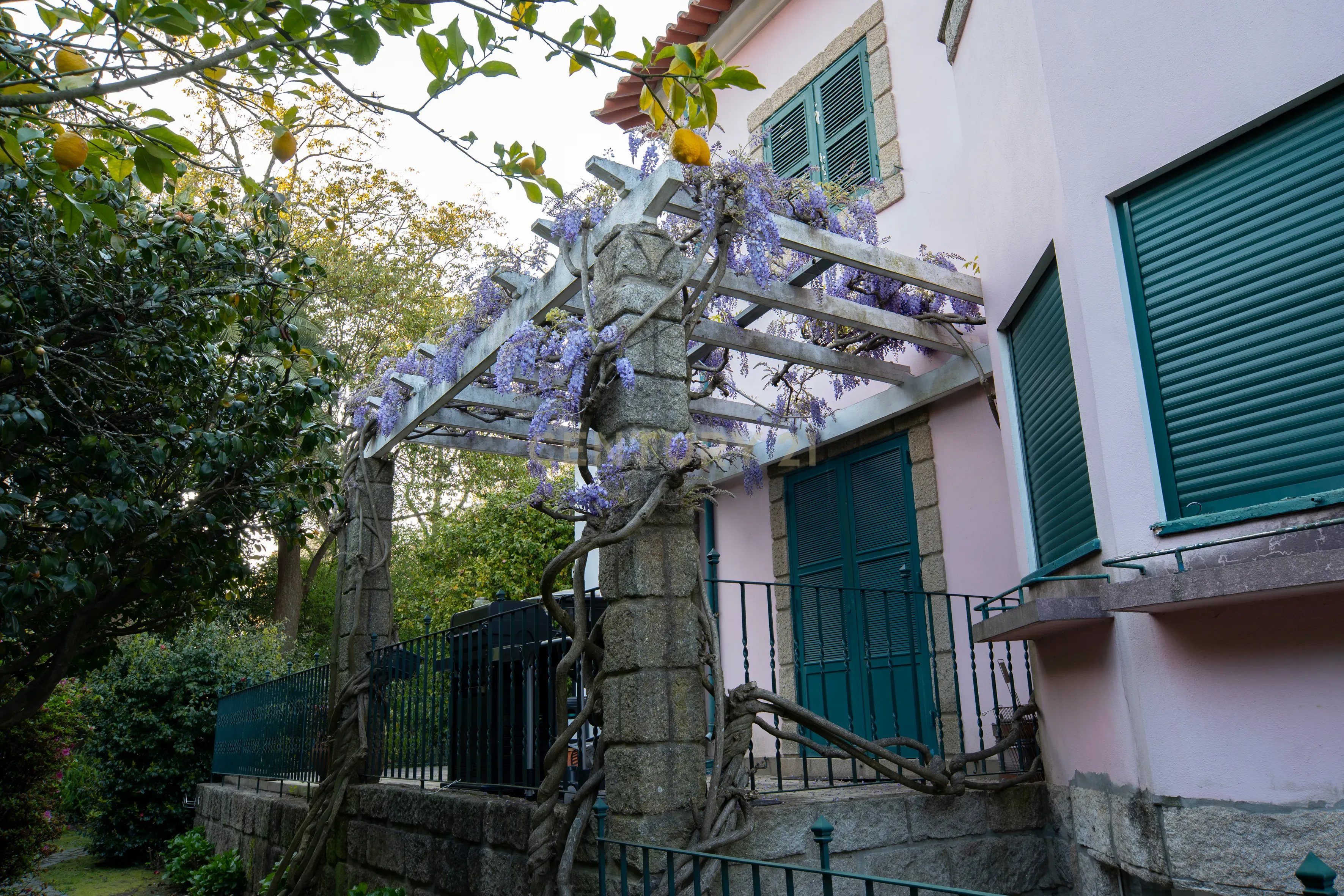Residência Histórica de Prestígio no Bairro Hollywood — Porto - Image 41