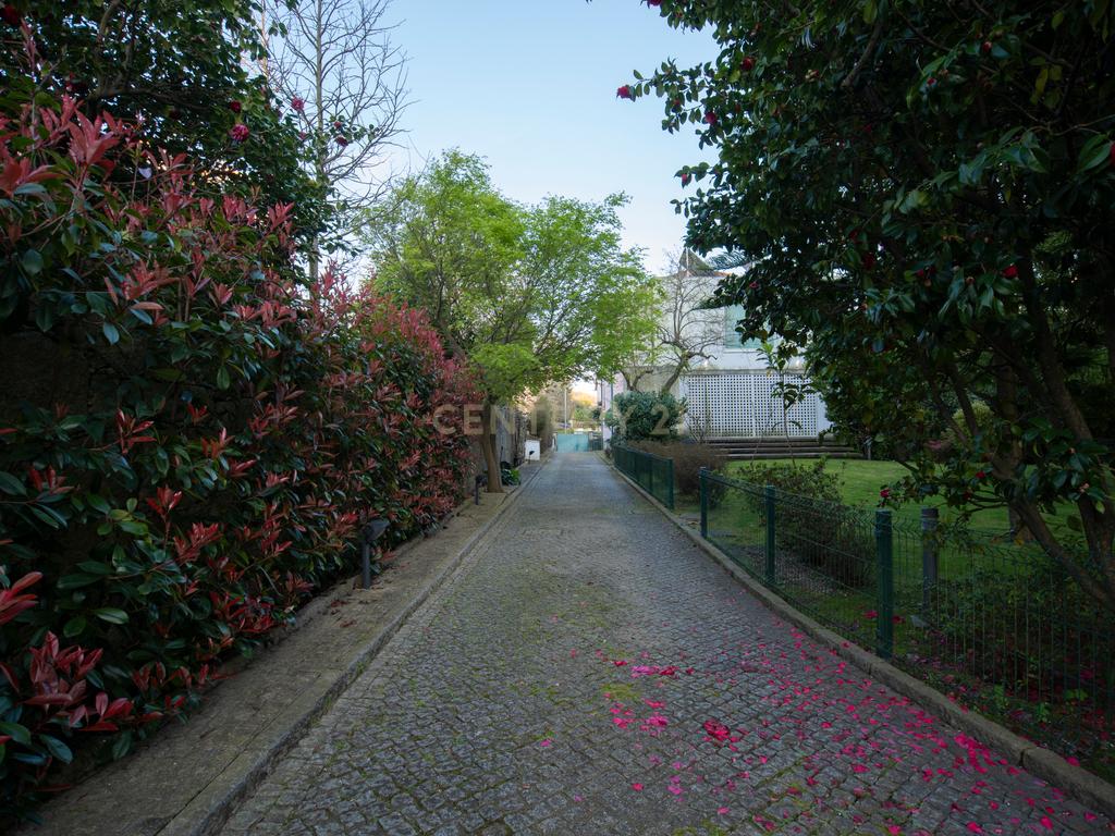 Residência Histórica de Prestígio no Bairro Hollywood — Porto - Image 46