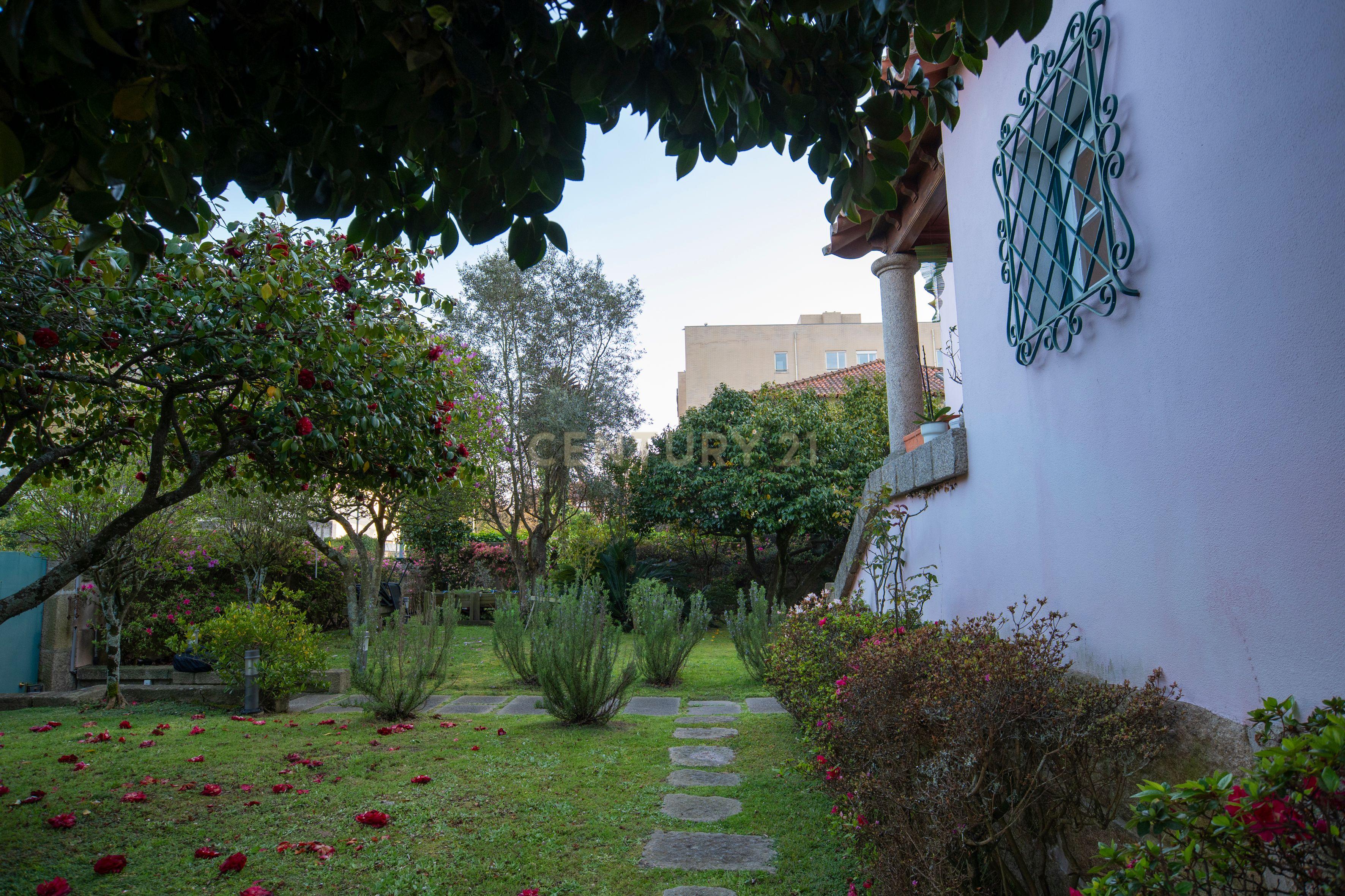 Residência Histórica de Prestígio no Bairro Hollywood — Porto - Image 38