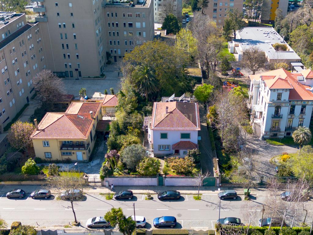 Residência Histórica de Prestígio no Bairro Hollywood — Porto - Image 48