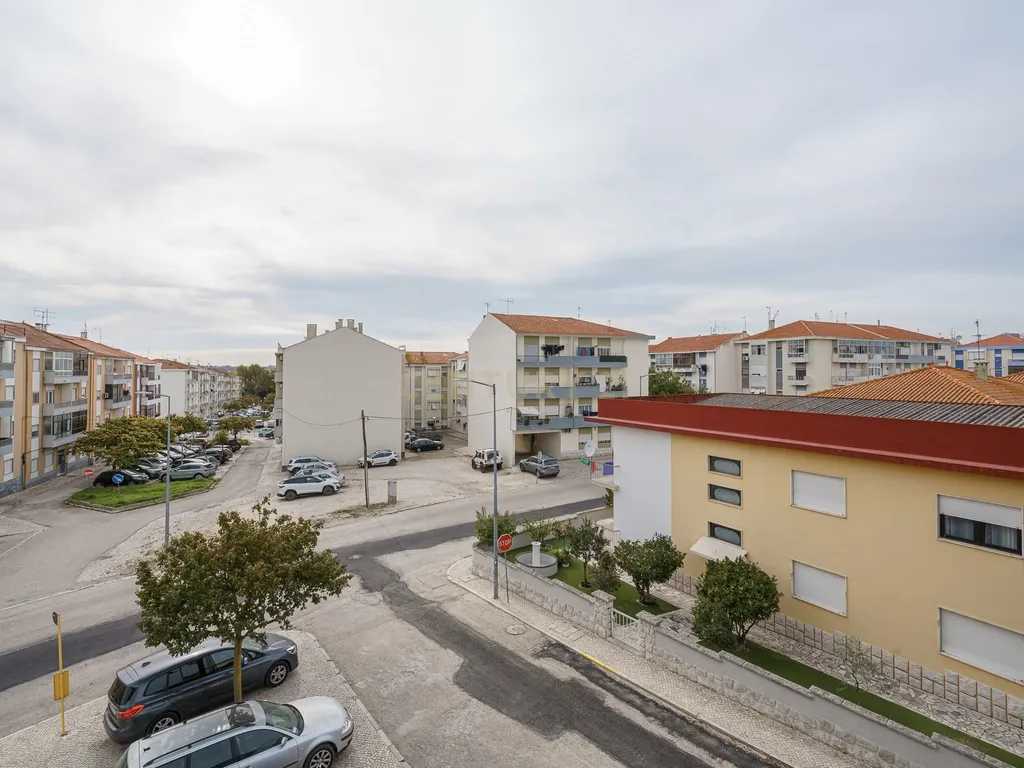Apartamento T2 na Moita com 2 Varandas e Ponto de Carregamento para Veículos Elétricos - Image 28