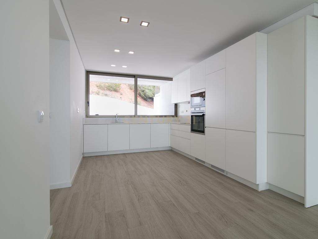 Condomínio Villas d’Ouro – Exclusividade e Conforto no Coração de Sesimbra - Image 22