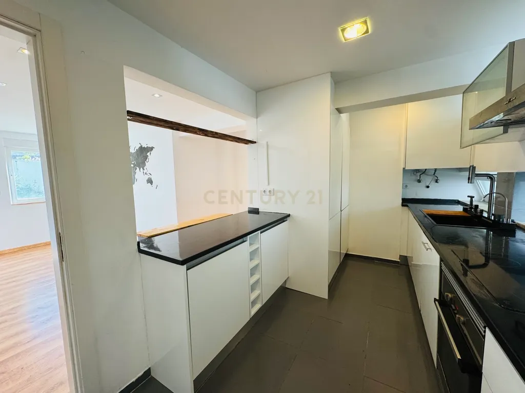 APARTAMENTO T3 REMODELADO NA ENCARNAÇÃO - Image 6