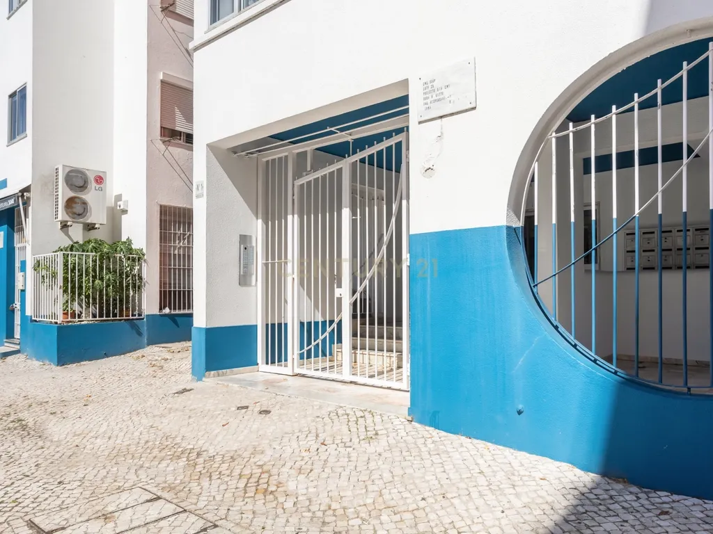 Apartamento T3 Remodelado em São Domingos de Benfica | 2 WC - Image 26