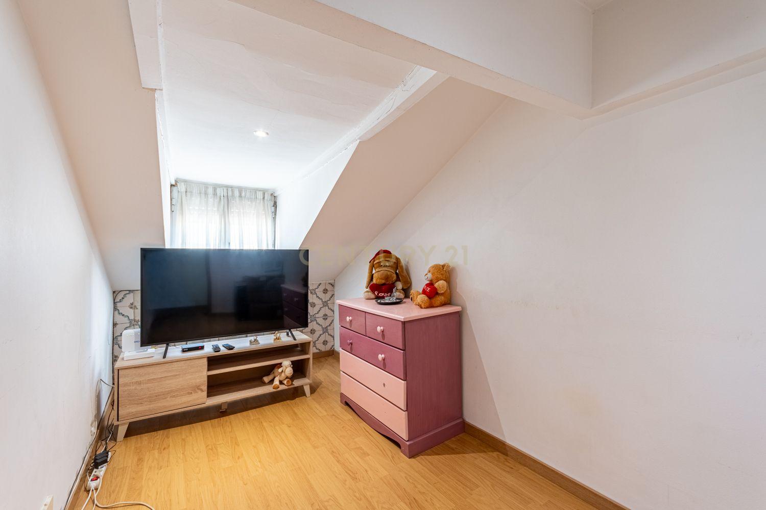 Fotografia 9 de Apartamento com enorme potencial na prestigiada zona da Lapa / Estrela