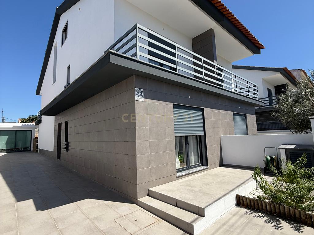 Moradia Geminada T3 - Fernão Ferro - Image 1
