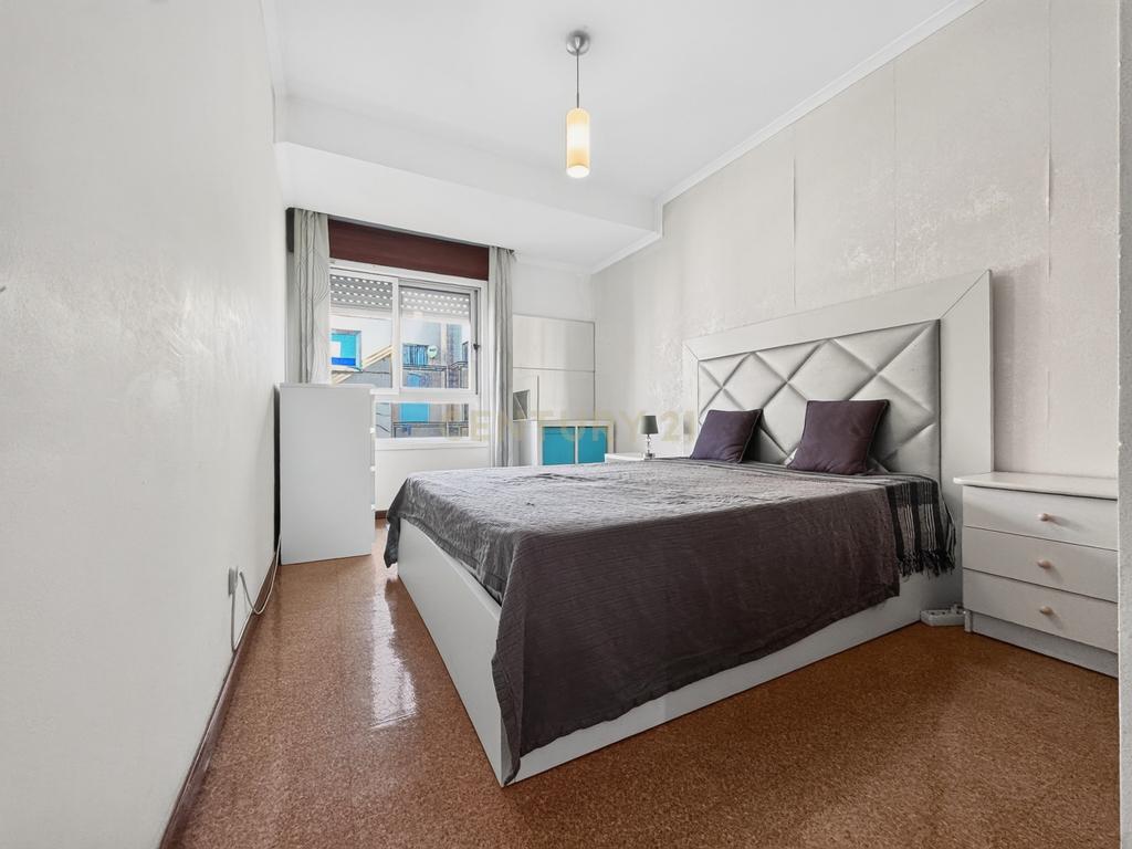 Apartamento T3 Duplex com Vista Desafogada no Monte da Caparica - Image 30