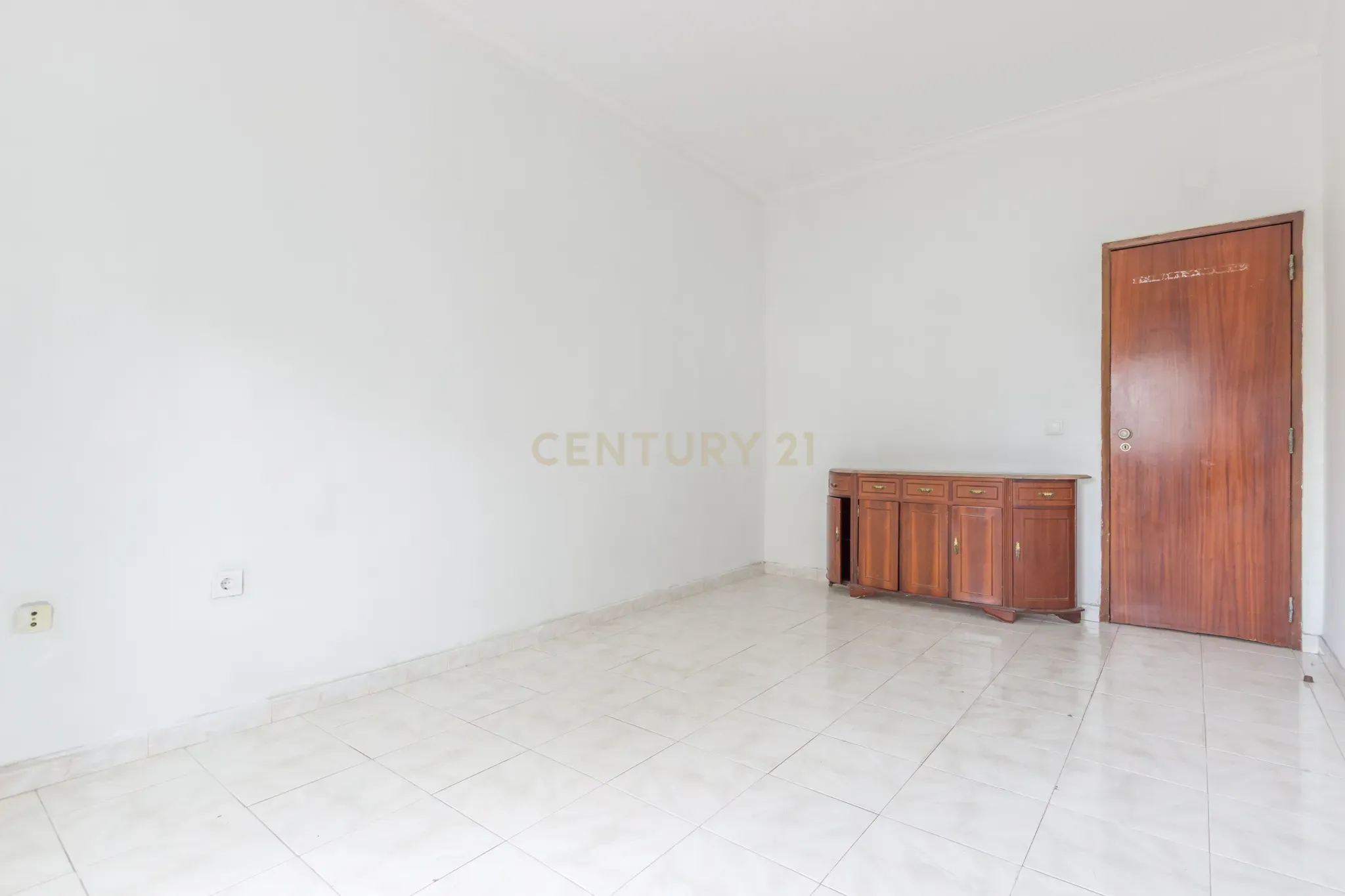 Apartamento T3 em Barreiro com Excelente Localização e Luz Natural - Image 16