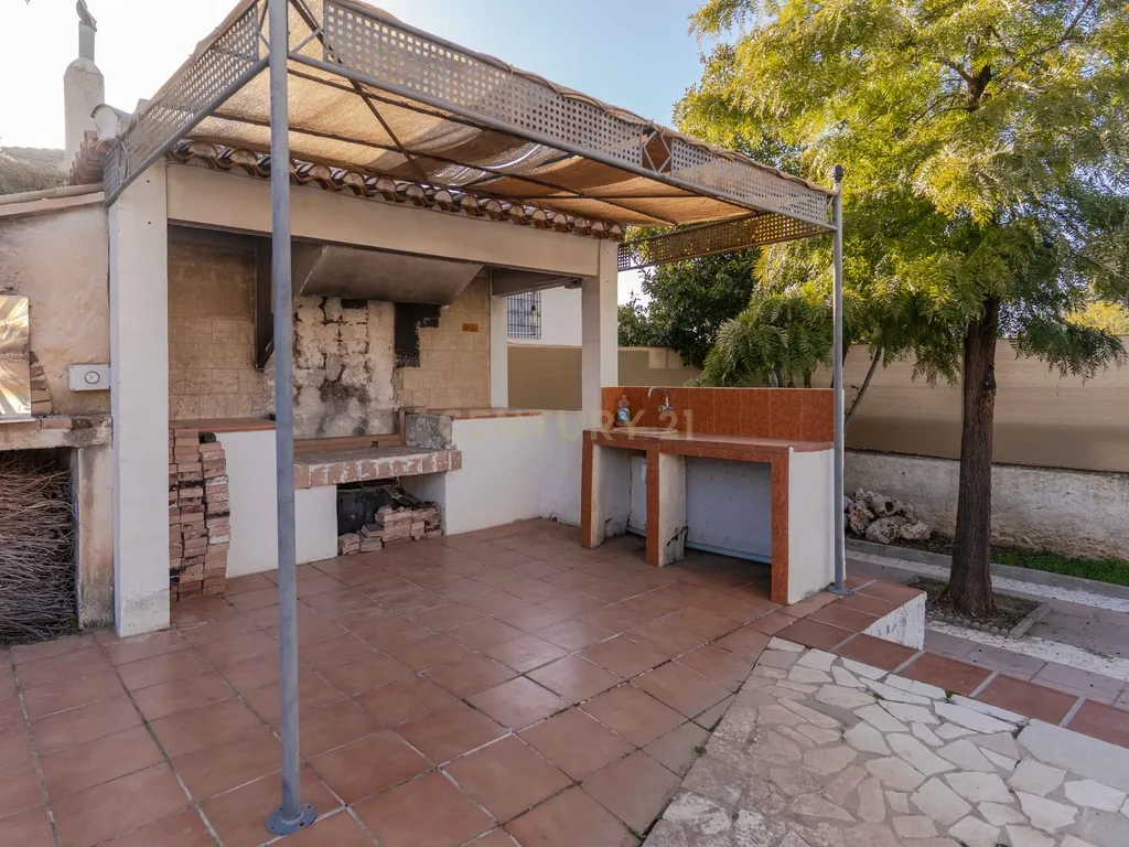 Moradia isolada em Otura com um terreno de 1.250 m², piscina, jardim e espaços para viver em paz - Image 69