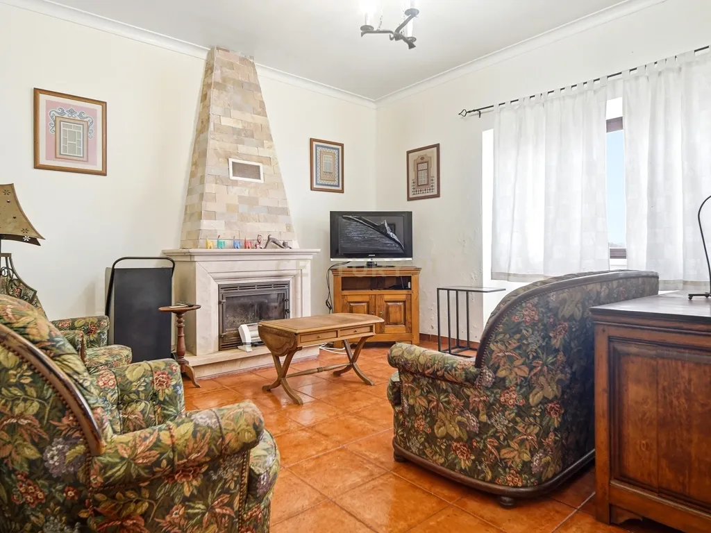 Moradia T3 com Jardim, Churrasqueira e Alma a 10 Minutos do Mar - Image 19