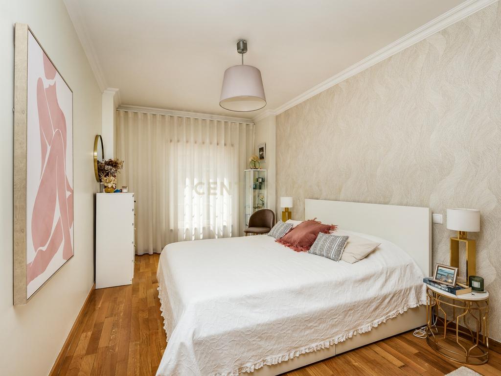 Apartamento T2 para Arrendamento | Urbanização do Neudel, Amadora - Image 5