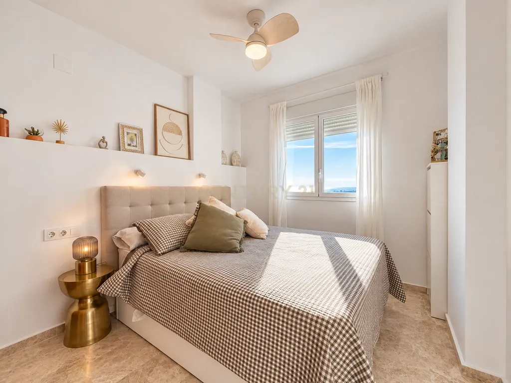 Apartamento totalmente renovado com terraço de 20 m² e piscina em Bonalba - Image 23