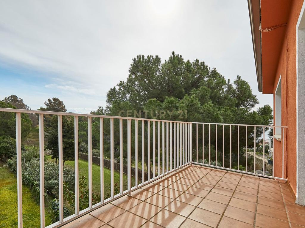 Moradia com vista para o mar e 3 habitações independentes em Canet de Mar - Image 30