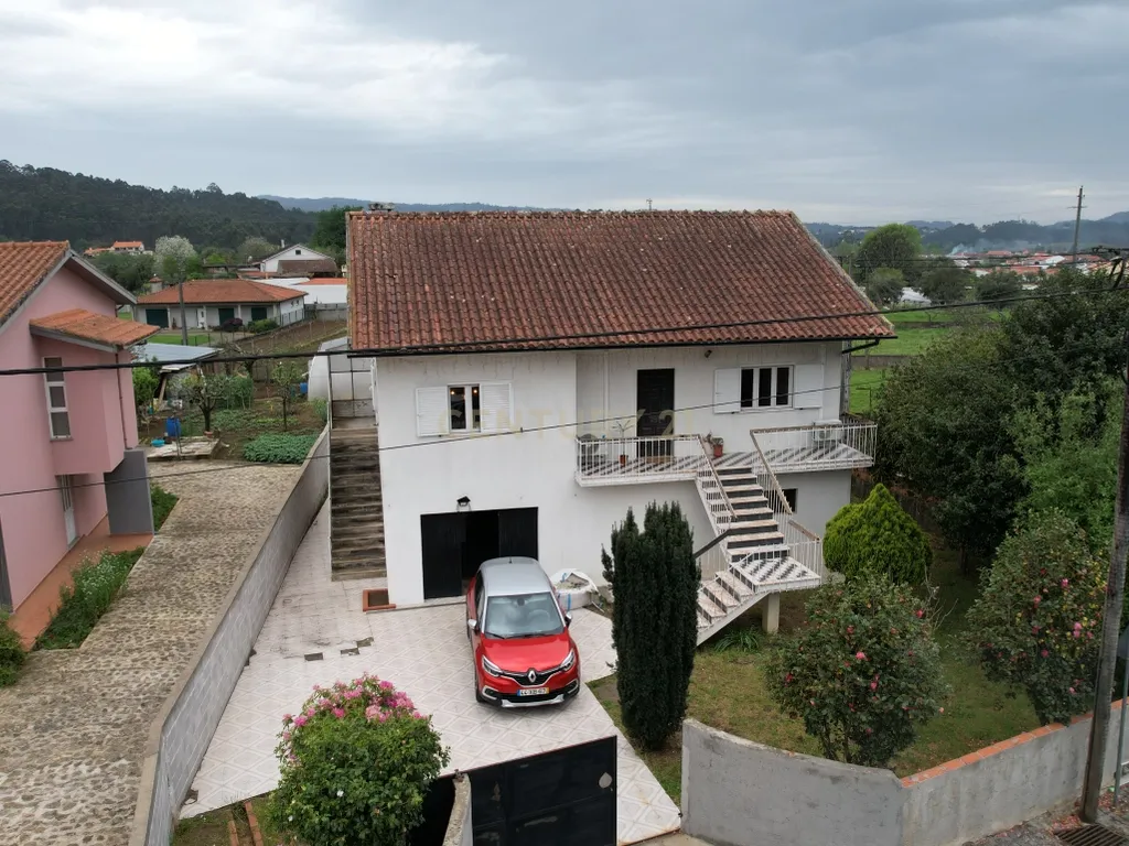 Moradia T3 Renovada em Fragoso - Image 25