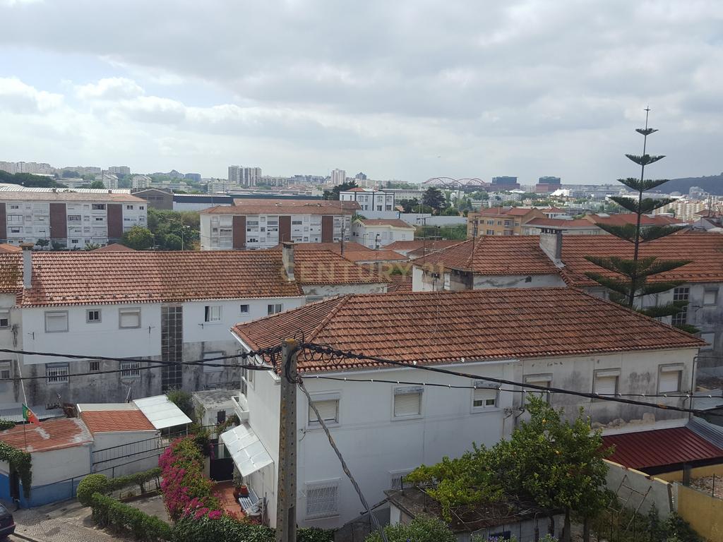 T2 | Bairro Mário Madeira | Pontinha - Image 17