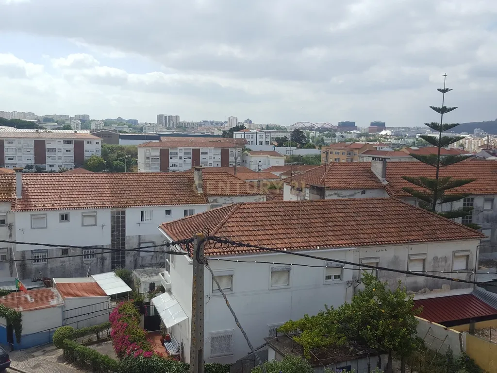 T2 | Bairro Mário Madeira | Pontinha - Image 17
