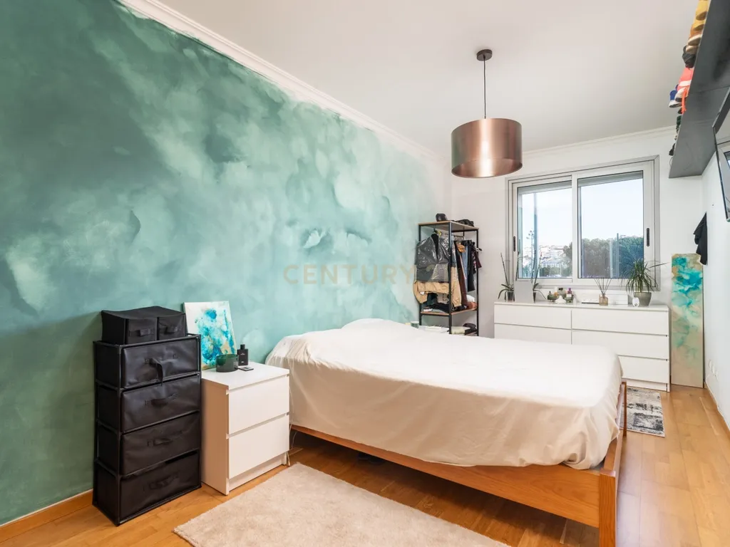 Apartamento T1 com Garagem - Av. Guarda Inglesa - Image 9