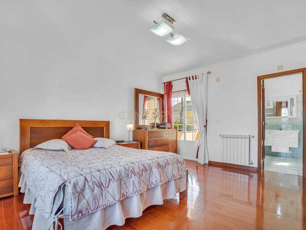 Moradia T4 em Mafra com vista de mar - Image 35