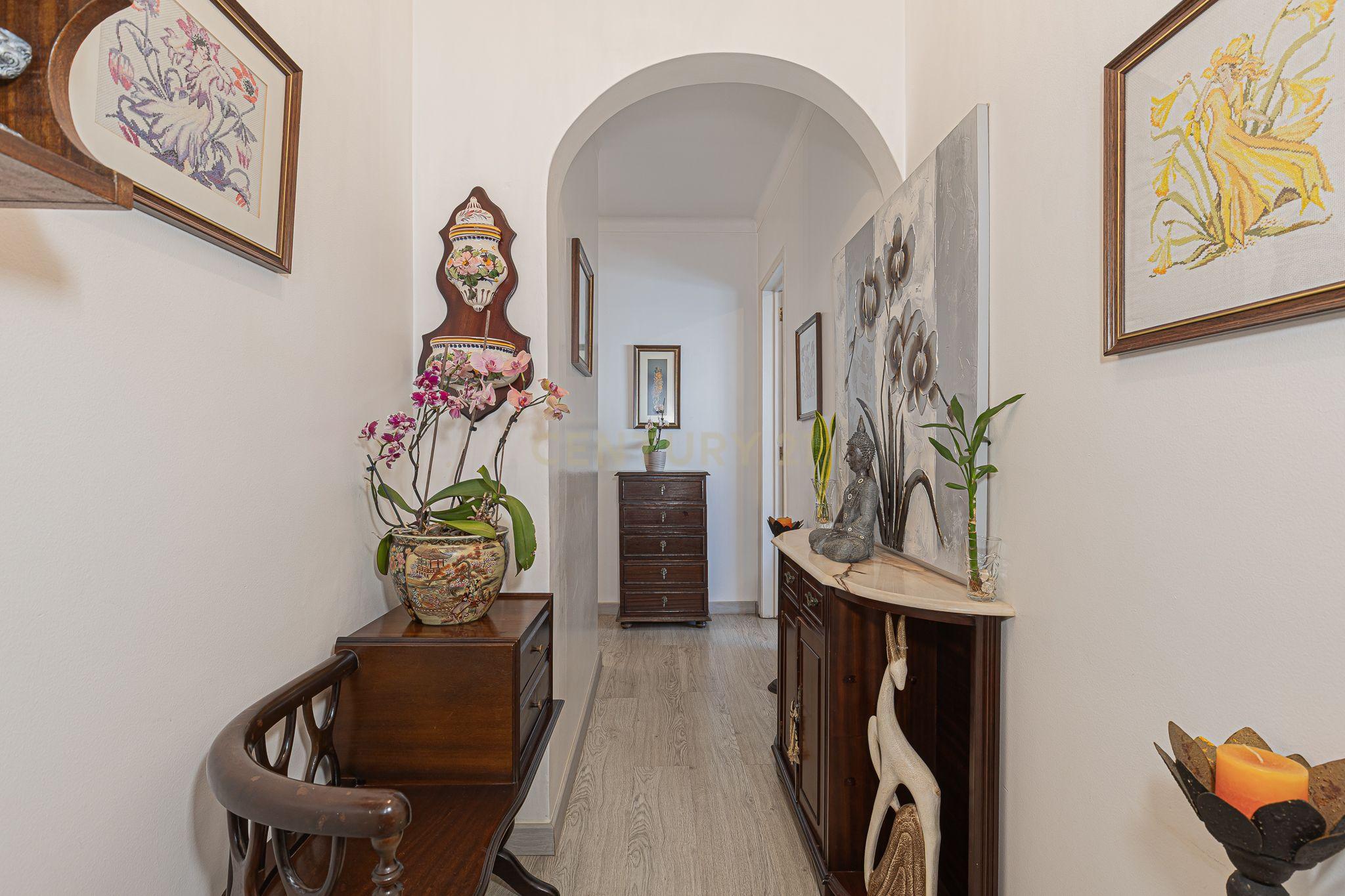 Fotografia 6 de Apartamento T2 parcialmente renovado — Porto Salvo