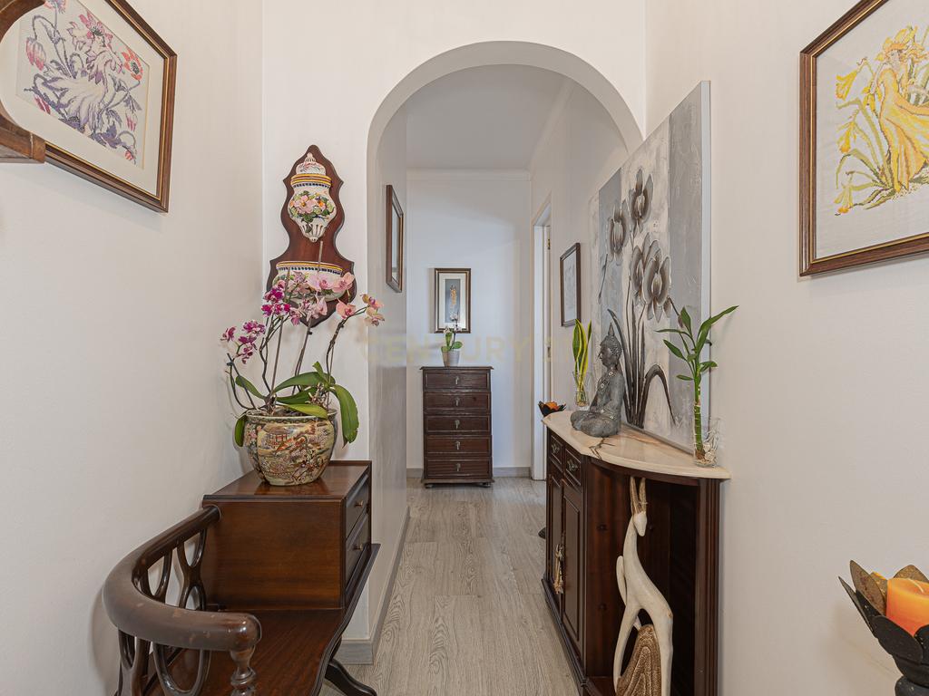 Apartamento T2 parcialmente renovado — Porto Salvo - Image 6