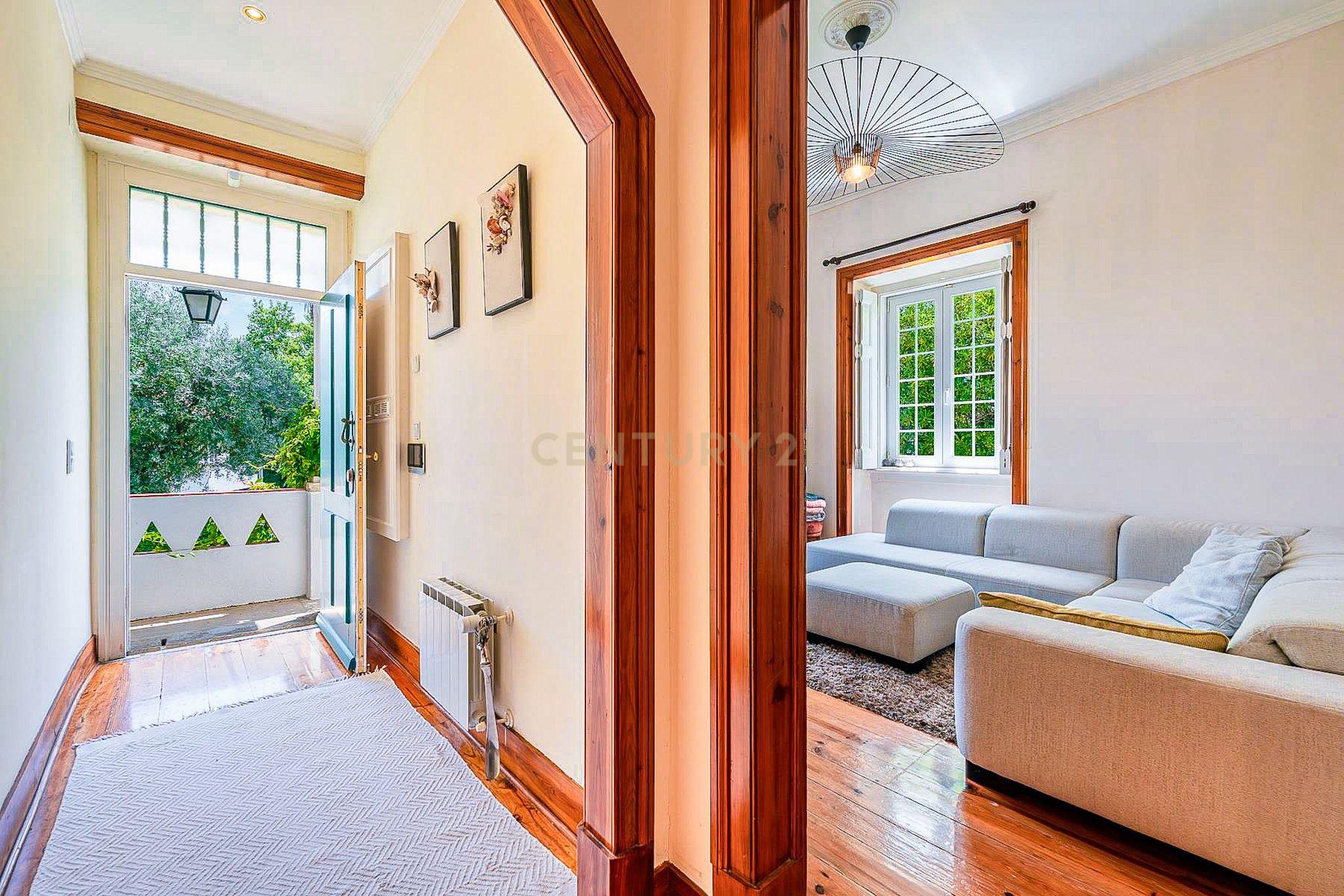 Fotografia 12 de Moradia Histórica no Monte Estoril com Apartamento Independente