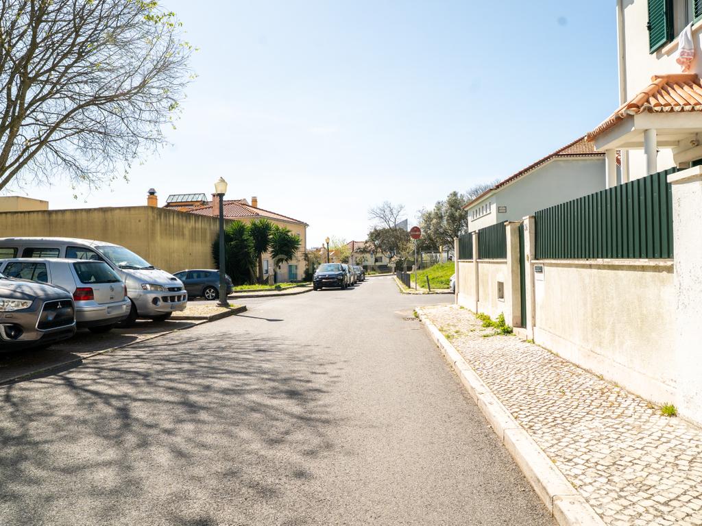 Moradia T3 – Caselas - Restelo - Image 60