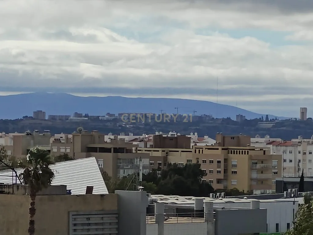 Apartamento Moderno T3 em Carnaxide / Oeiras com Ar Condicionado e Elevador - Image 1