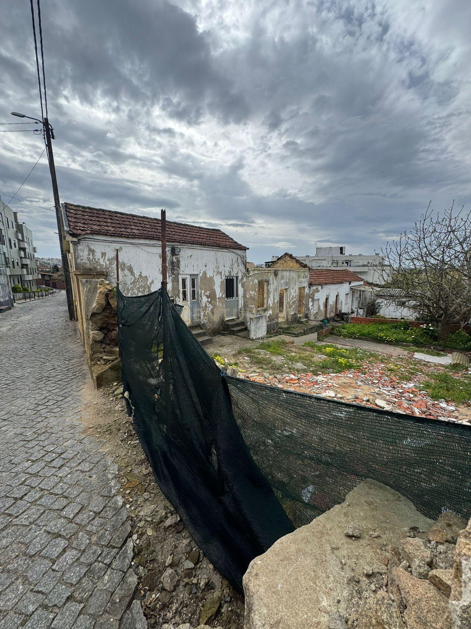 Fotografia 9 de Moradia T1 para Reabilitação com Jardim | Oliveira do Douro