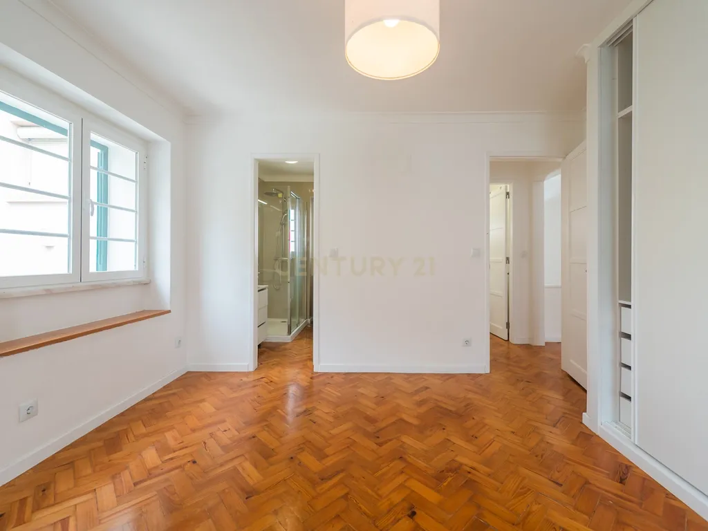 Moradia T3 + 1 Renovada com Jardim e Piscina em Penha de França, Lisboa - Image 62