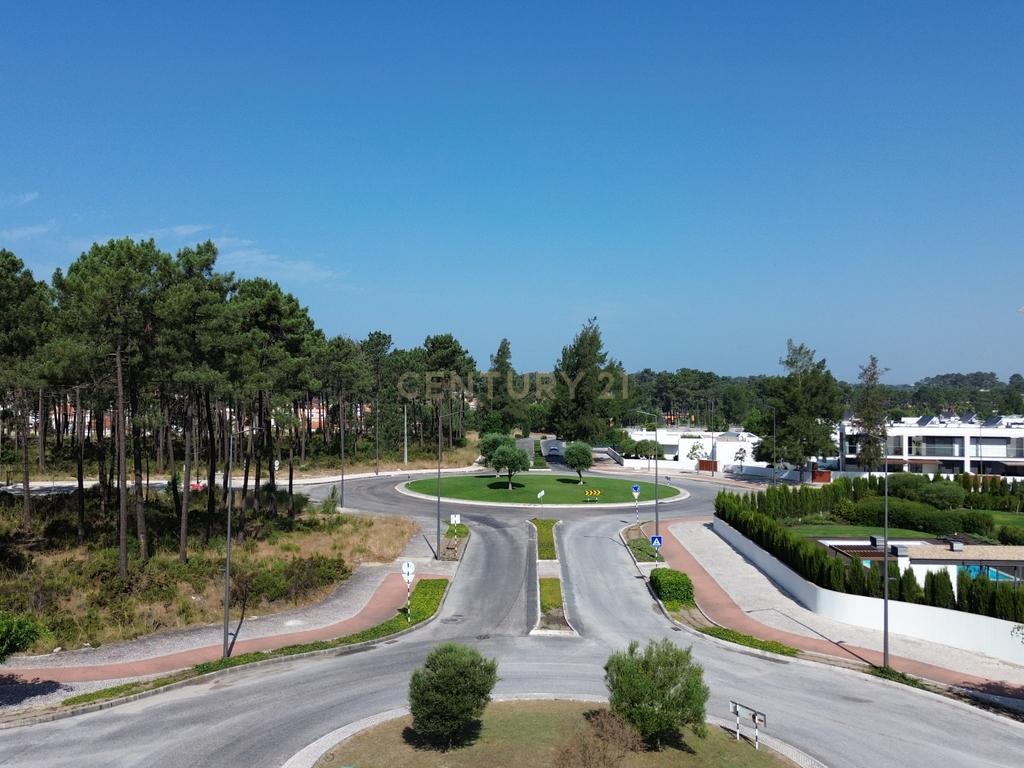 Quinta do Pinhão - VerdizelaT3 como novo, 2 terraços, 2 parqueamentos e arrecadação, prédio de 2023 - Image 1