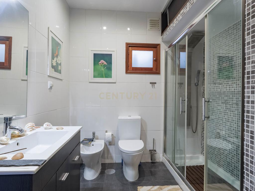 Apartamento T4 com Elevador e Vistas Deslumbrantes em Matosinhos Sul - Image 16