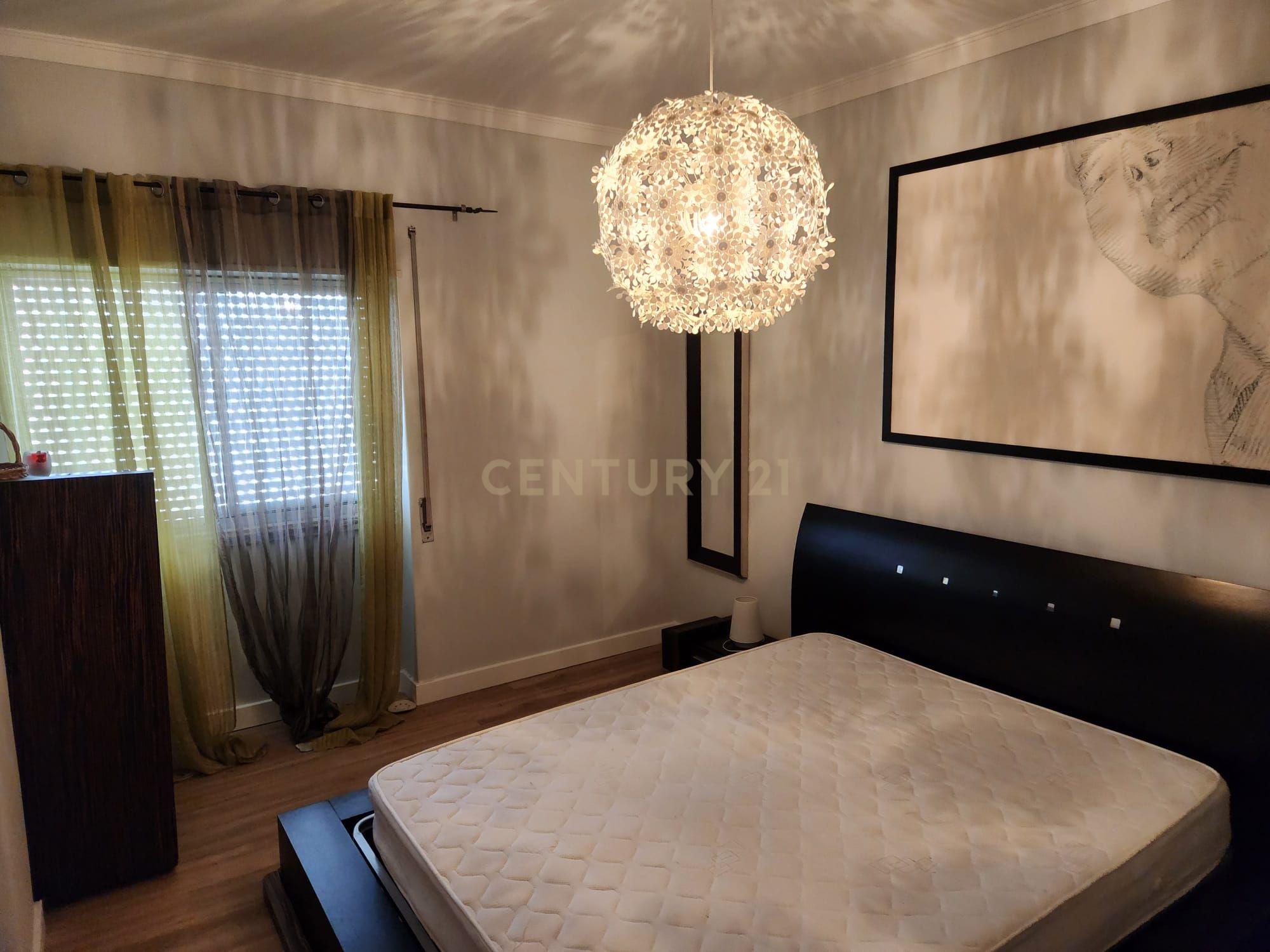 Apartamento Moderno em Setúbal com Vista para a Cidade e Montanha - Image 17