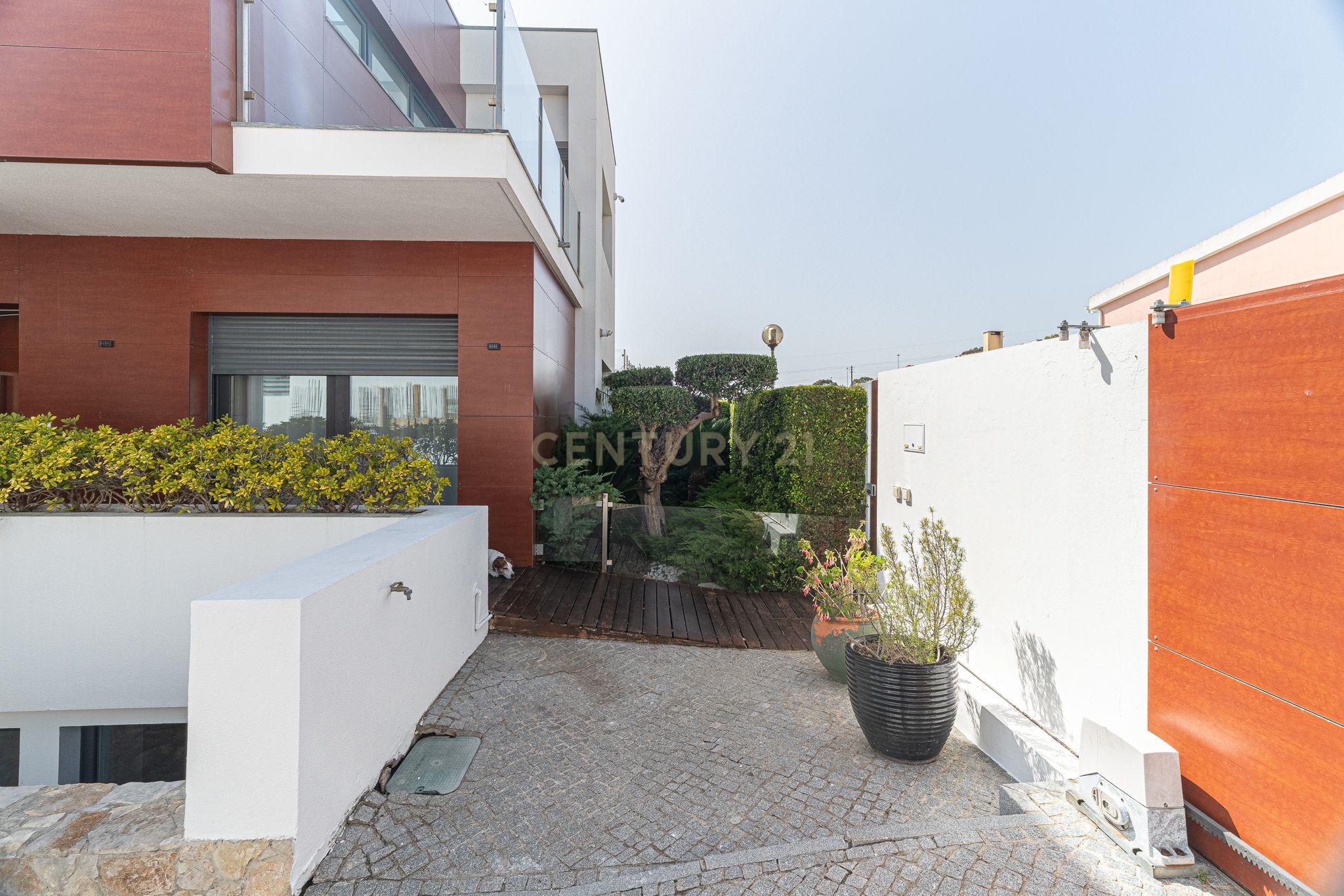 Fotografia 8 de Moradia Geminada T4 em Carcavelos, Sassoeiros