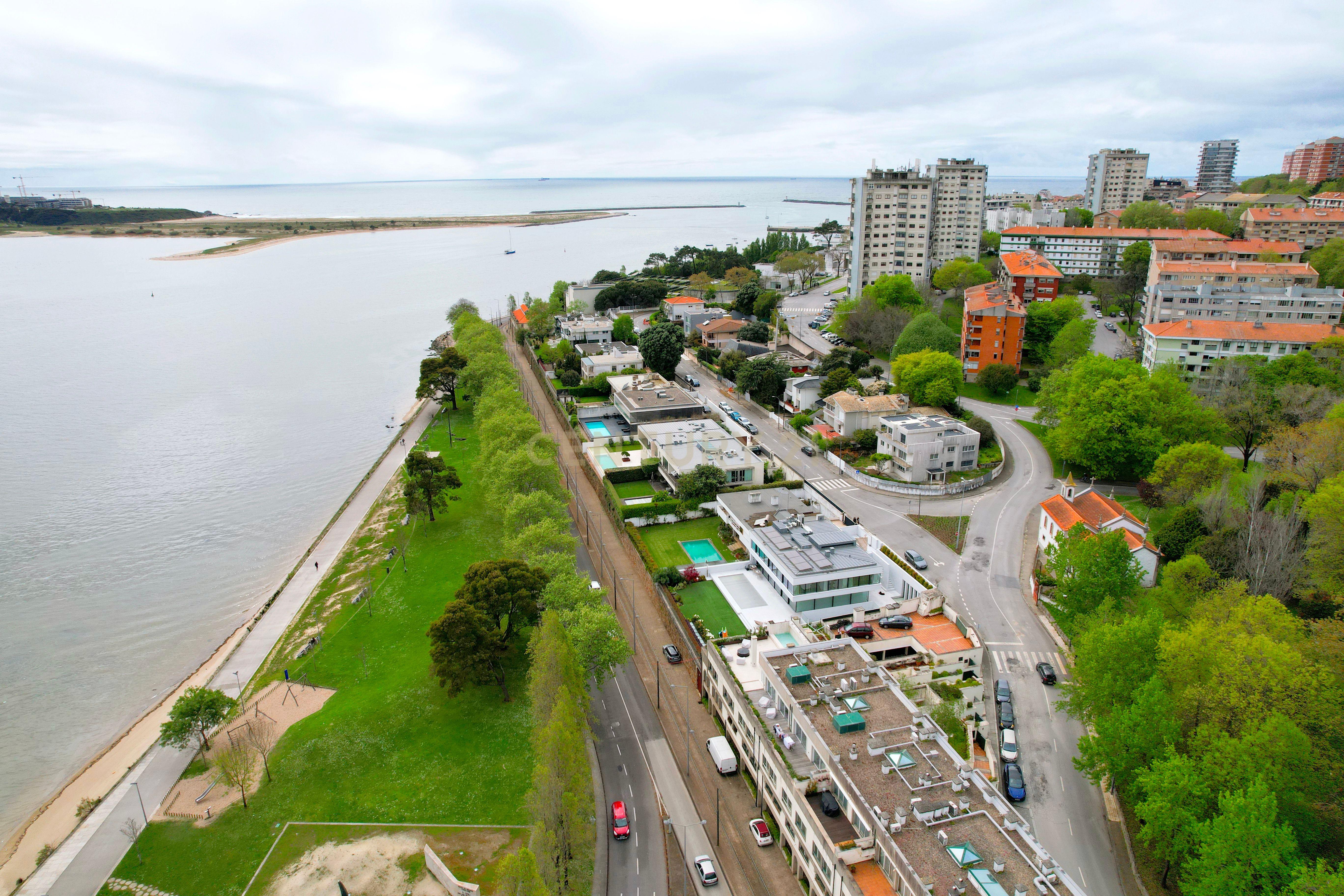 APARTAMENTO T5 DUPLEX | VISTA RIO | LORDELO DO OURO – FOZ, PORTO - Image 1
