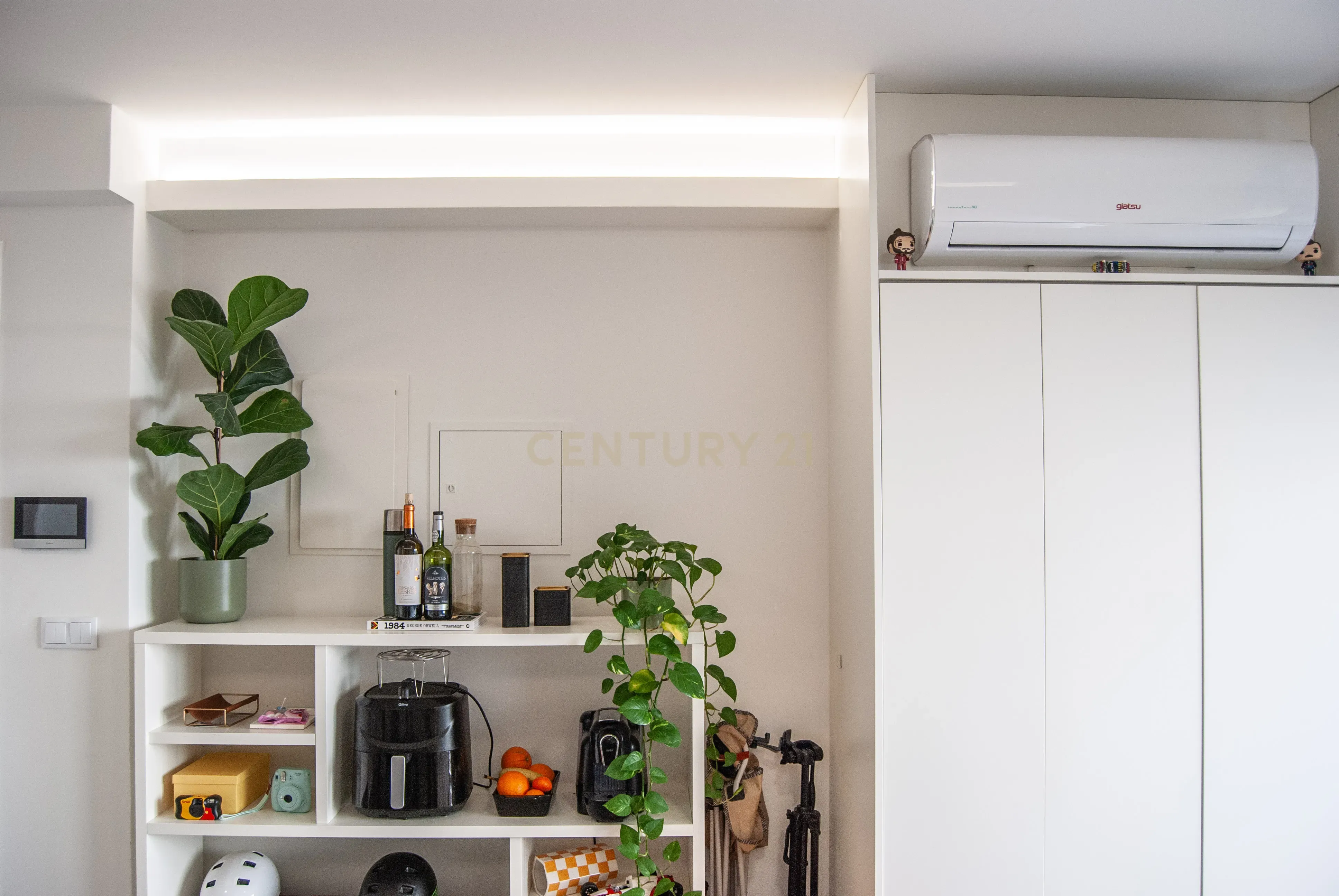 Apartamento T0 Mobilado com varanda - Zona central de Aveiro - Image 10