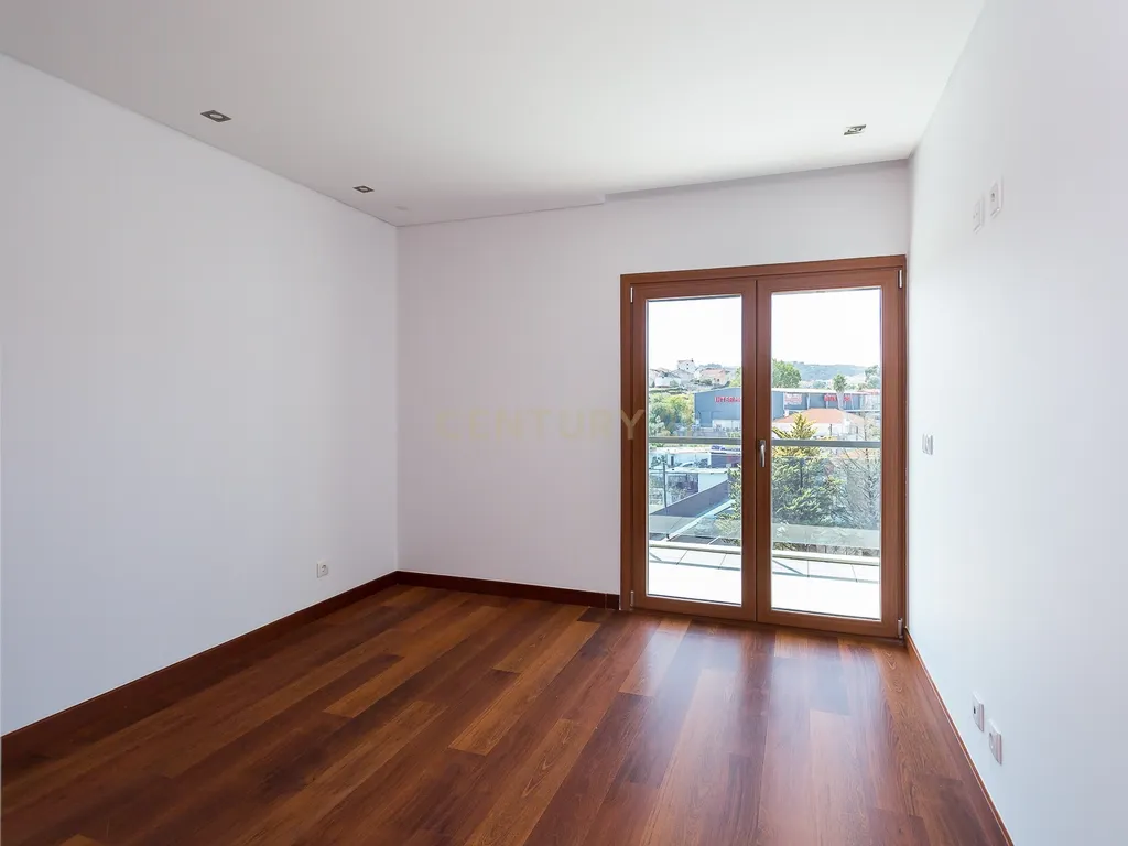 Apartamento T2 num condomínio com Vista Panorâmica em Odivelas, Famões - Image 23