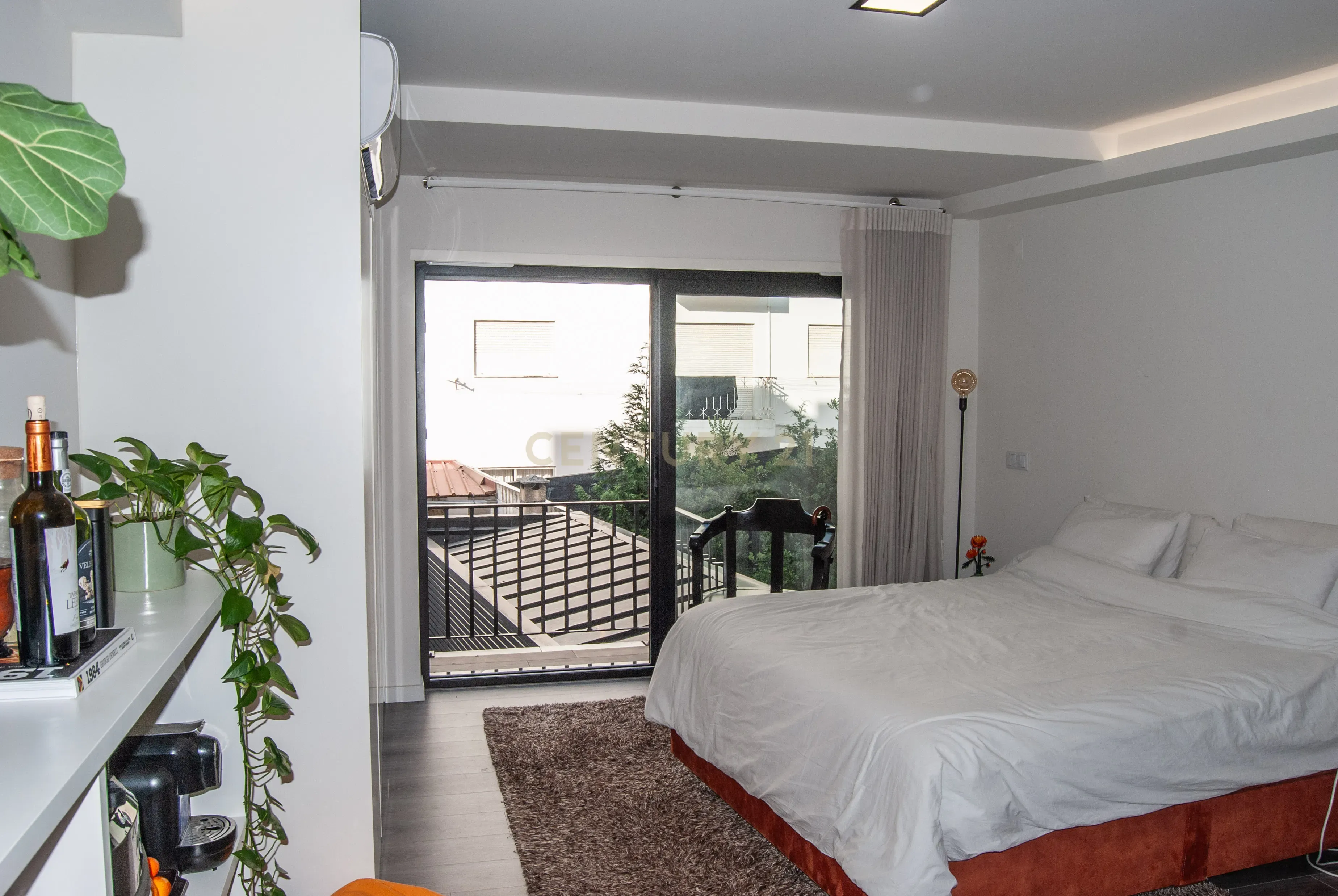 Apartamento T0 Mobilado com varanda - Zona central de Aveiro - Image 14