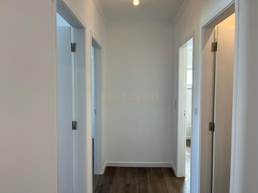 Apartamento T2 totalmente Remodelado. - Image 14