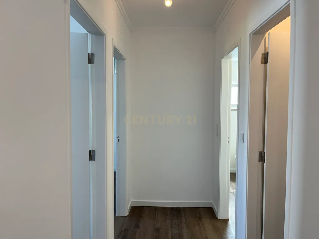Apartamento T2 totalmente Remodelado. - Image 14