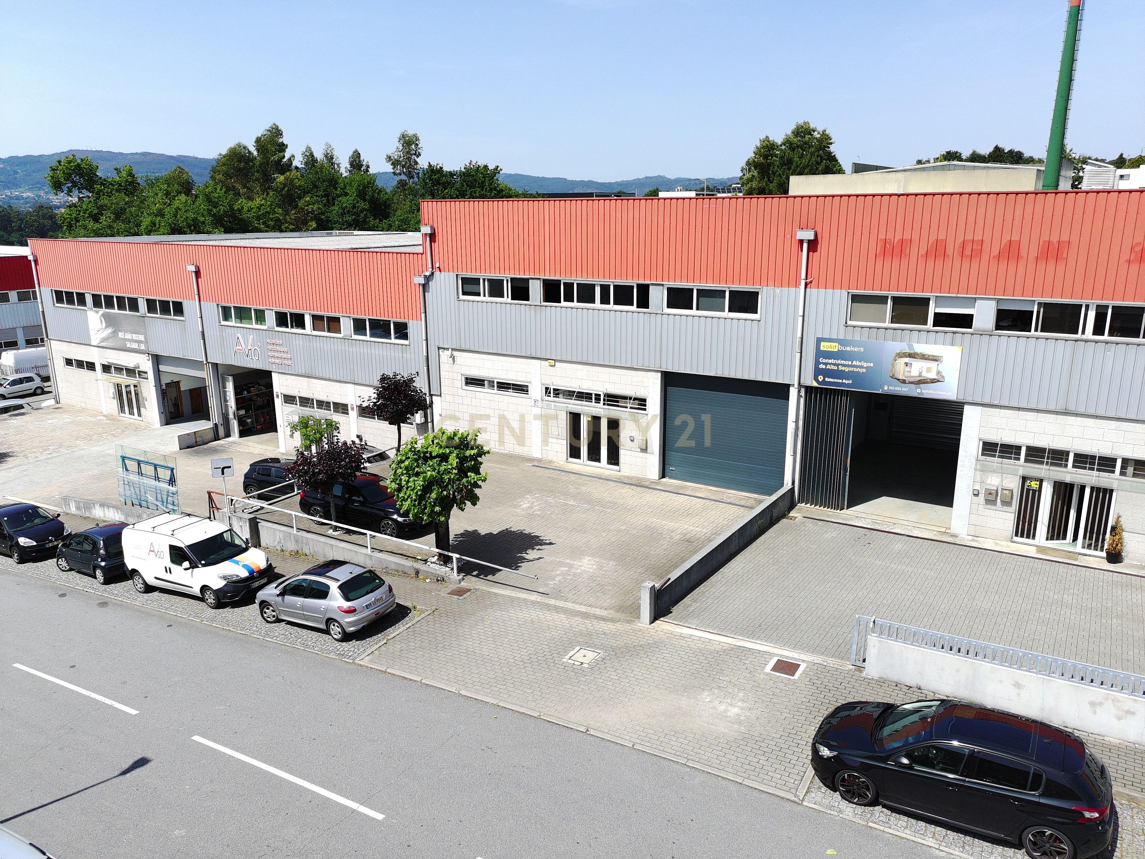 Pavilhão Industrial para Arrendamento em Ponte, Guimarães