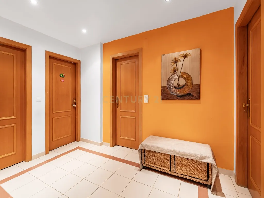Apartamento T3 com Vista desafogada e parqueamento, no Feijó - Almada - Image 18