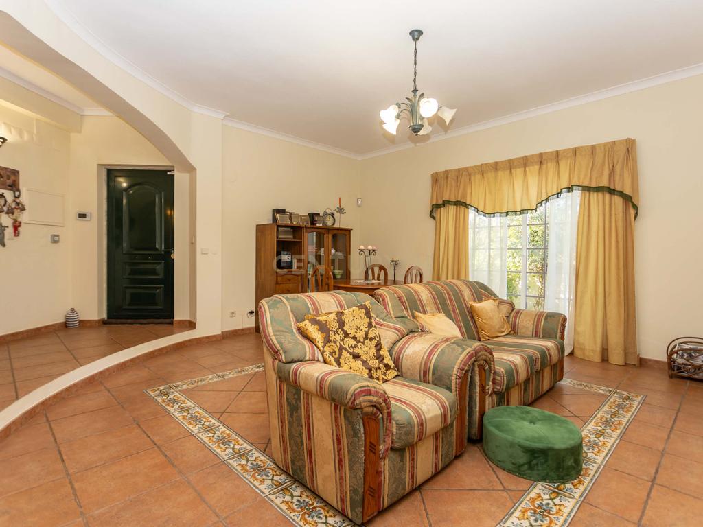 Moradia T4 Isolada em Fernão Ferro (Redondos). - Image 30