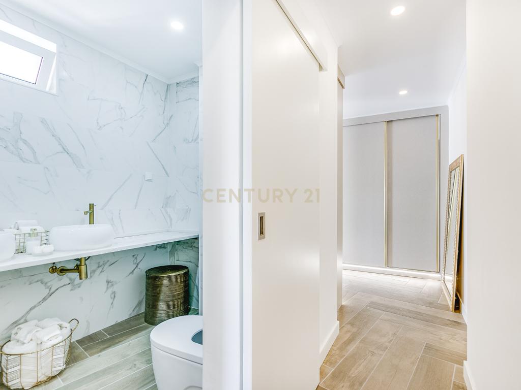 Apartamento T4 com 3 Suites, em zona Prime de Algés - Image 39