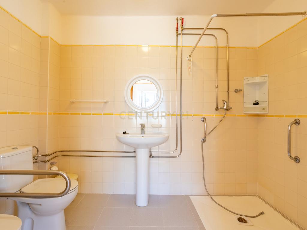 Prédio no Centro de Portalegre para investimento - Image 28