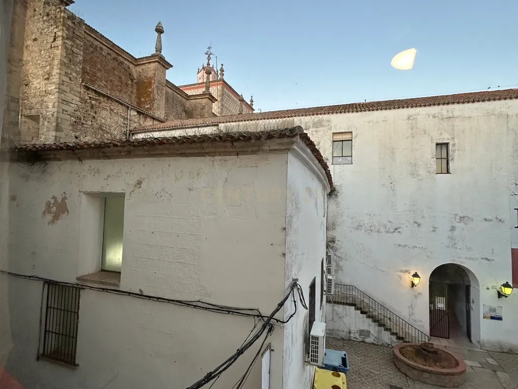 Edifício exclusivo com grande potencial numa das melhores zonas de Trujillo - Image 47