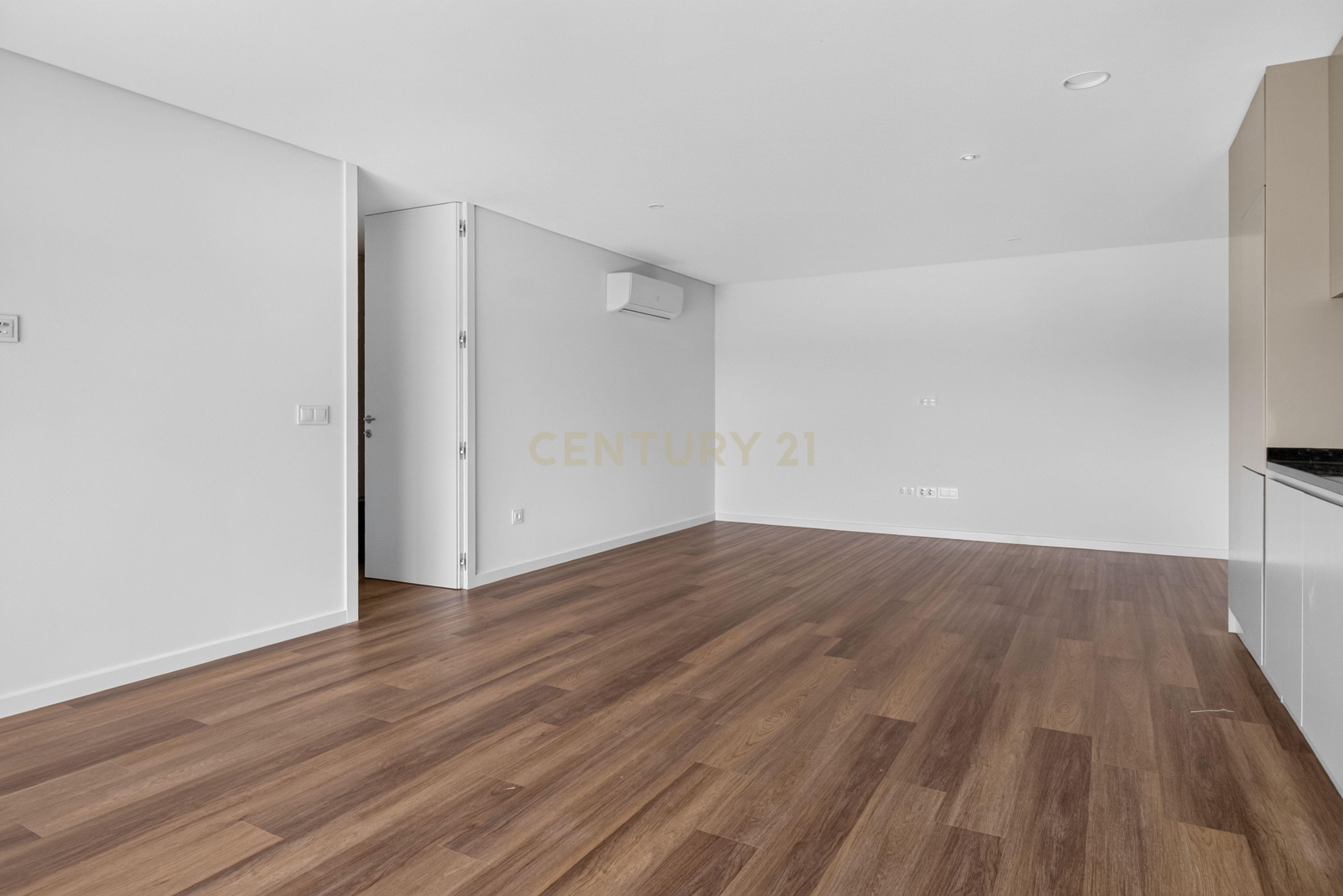 Fotografia 8 de T3 Novo em Ferreiros, Braga | Suíte e 2 Quartos com Closet e Varanda Panorâmica